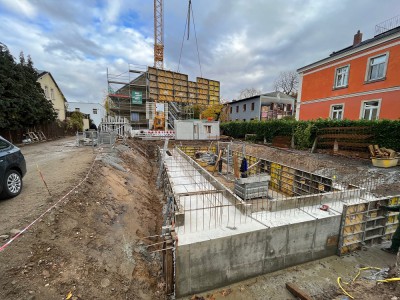 die Bibliothek Laubegast (rechts im Bild) bekommt neue Nachbarn